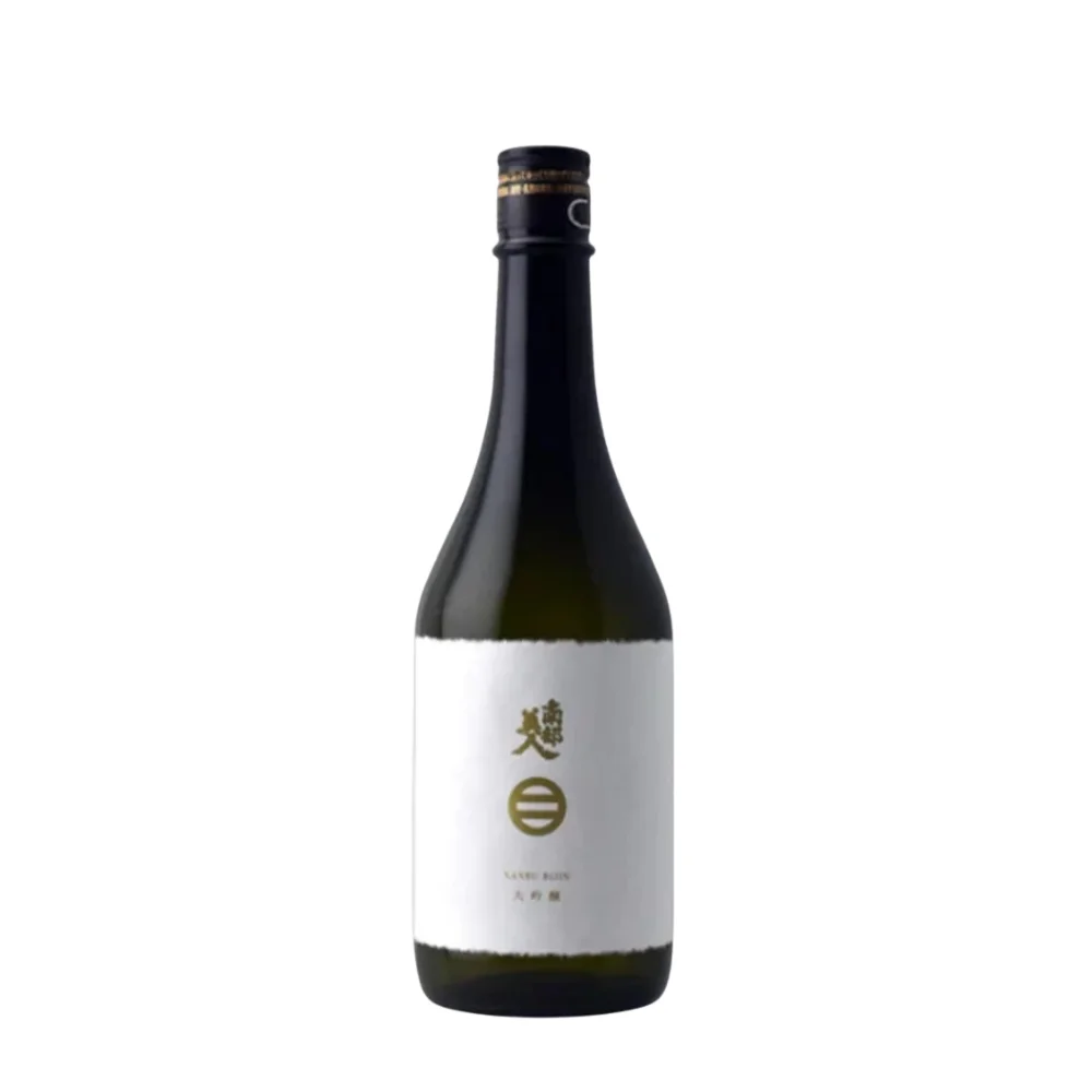 Nanbu Bijin Daiginjo sake 720ml Nanbu Bijin wholesale restaurant supply #14052